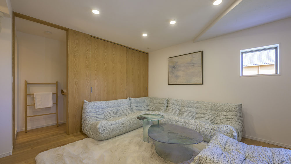 Elite Havens - Log 343 - Niseko Japan - Comfortable basement den